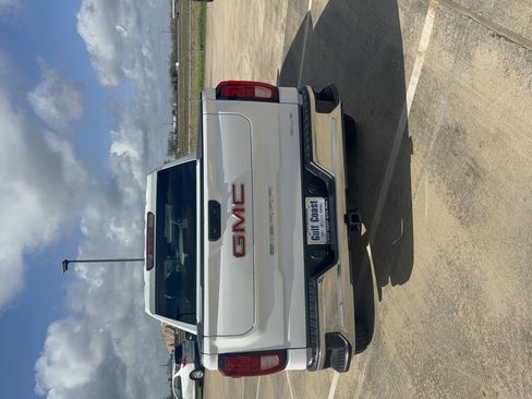 Used 2024 GMC Sierra 1500 SLE image 10
