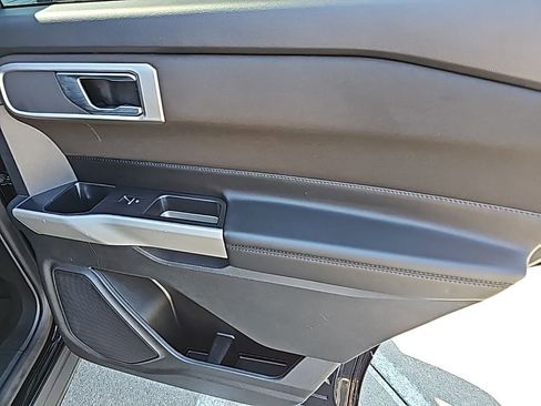 Used 2020 Ford Explorer XLT w/ Comfort Package image 24