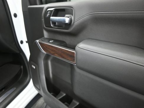 Used 2022 GMC Sierra 2500 SLT w/ SLT Preferred Package image 26