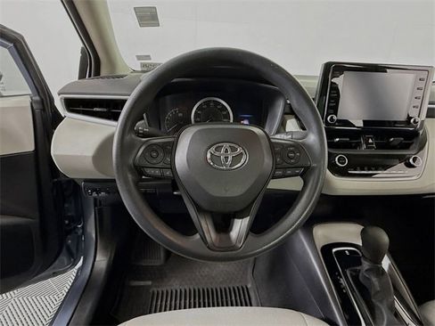 Used 2022 Toyota Corolla LE image 11