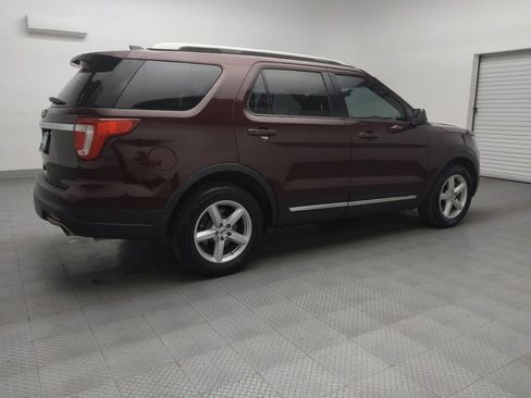 Used 2018 Ford Explorer XLT image 10