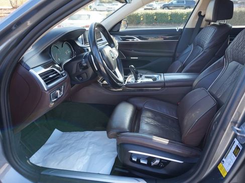 Used 2017 BMW 740i image 17