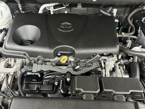 Used 2021 Toyota RAV4 LE AWD/4WD image 7