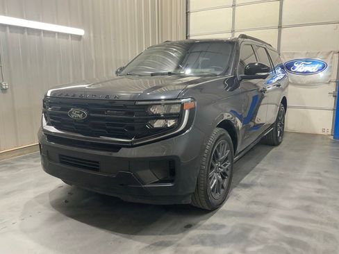 Used 2025 Ford Expedition Platinum w/ Stealth Performance Package AWD/4WD image 2