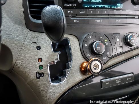 Used 2011 Toyota Sienna LE image 21