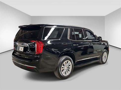 Used 2024 GMC Yukon SLT w/ SLT Luxury Package image 4