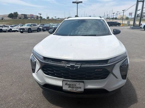 Used 2025 Chevrolet Trax RS w/ Sunroof Package FWD image 5