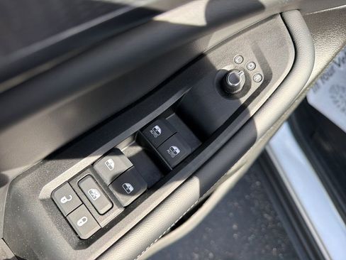 Used 2025 Jeep Grand Cherokee Altitude AWD/4WD image 11