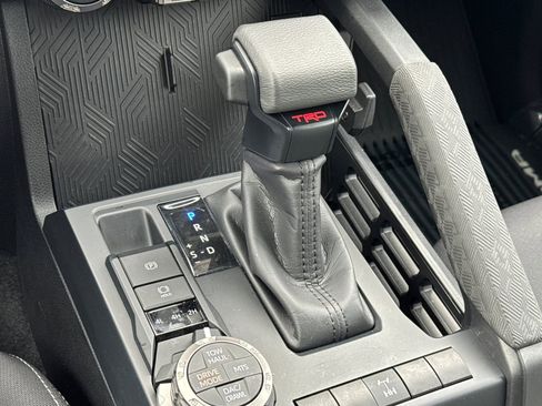 Used 2025 Toyota Tacoma TRD Off-Road image 27