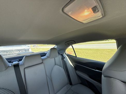 Used 2019 Toyota Camry SE FWD image 12