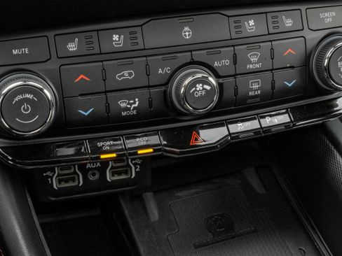 Used 2023 Dodge Durango R/T image 32