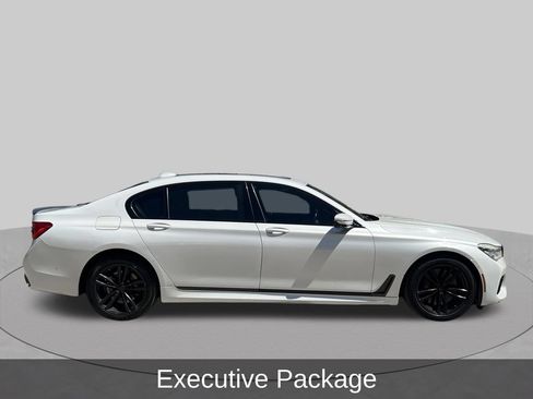 Used 2016 BMW 750i RWD image 7