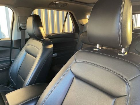 Used 2021 Ford Explorer XLT w/ Equipment Group 202A image 9