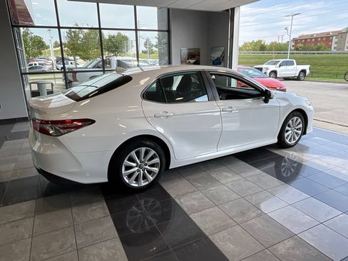 Used 2019 Toyota Camry LE FWD image 6