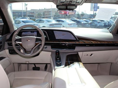 Used 2022 Cadillac Escalade ESV Premium Luxury Platinum image 28