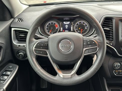 Used 2019 Jeep Cherokee Latitude w/ Popular Appearance Group image 28