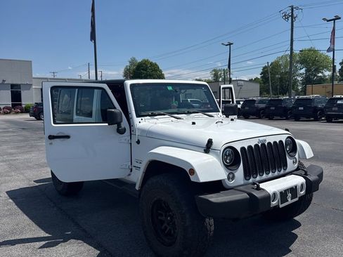 Used 2016 Jeep Wrangler Unlimited Sahara w/ Connectivity Group AWD/4WD image 4