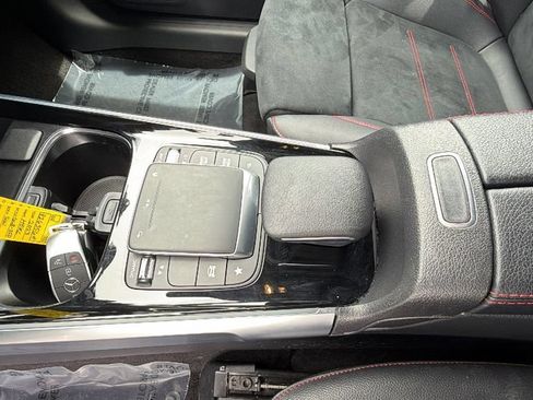 Used 2023 Mercedes-Benz GLB 250 4MATIC image 13