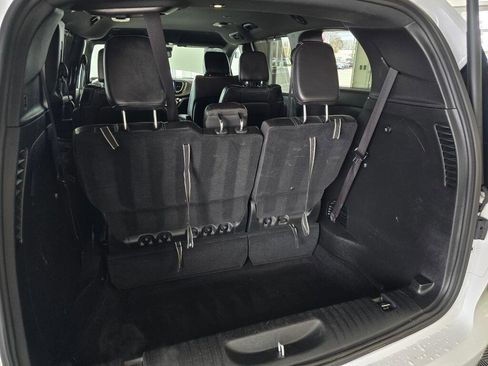 Used 2025 Chrysler Pacifica Select image 15