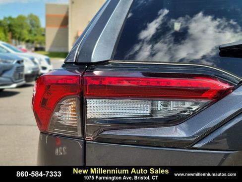 Used 2022 Toyota RAV4 XLE w/ Convenience Package image 9
