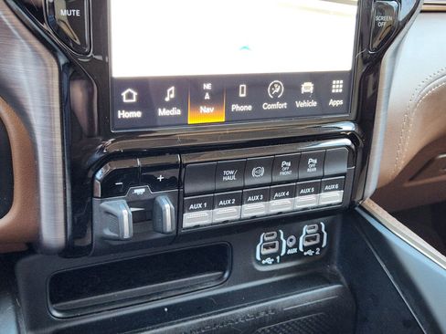 Used 2024 RAM 2500 Limited w/ Towing Technology Group image 21