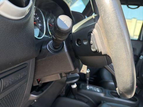 Used 2016 Jeep Wrangler Unlimited Rubicon w/ Connectivity Group image 40