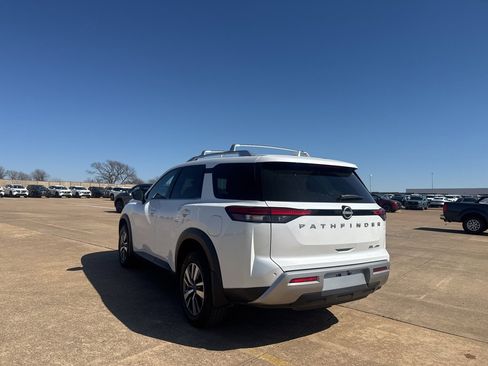 Certified 2025 Nissan Pathfinder SL image 19