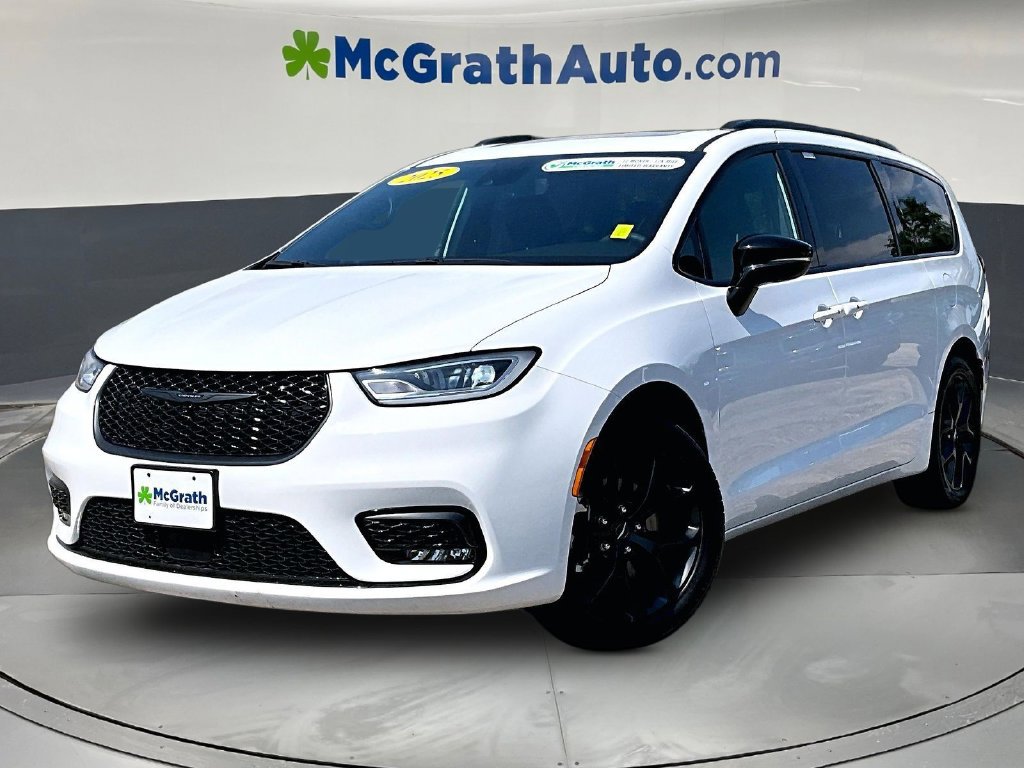 Used 2025 Chrysler Pacifica Limited FWD image 3