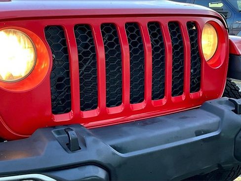 Used 2021 Jeep Gladiator Sport image 26