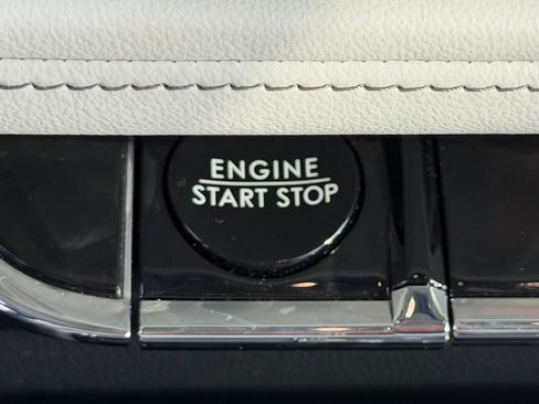 Used 2025 Lincoln Aviator AWD image 26