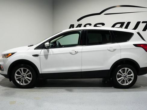 Used 2019 Ford Escape SE image 5