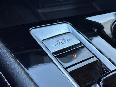 Used 2024 Volkswagen Atlas SE image 34