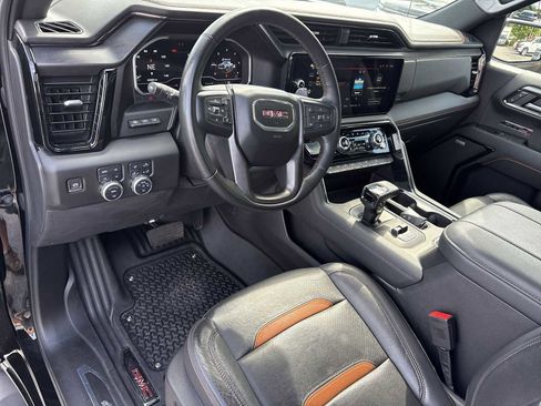 Used 2024 GMC Sierra 1500 AT4 w/ Technology Package AWD/4WD image 10