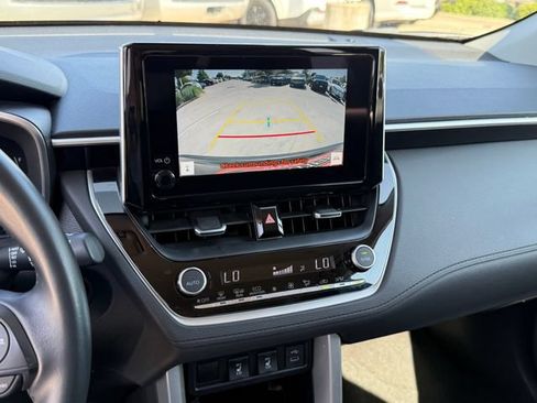Used 2025 Toyota Corolla Cross XLE FWD image 20
