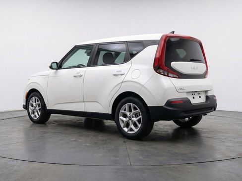 Used 2025 Kia Soul LX w/ LX Technology Package FWD image 6
