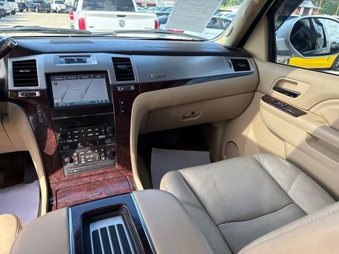 Used 2011 Cadillac Escalade 4WD Hybrid image 14