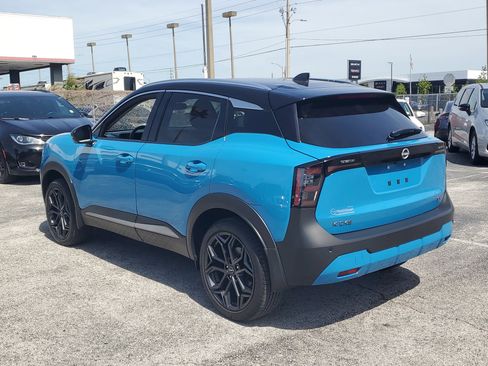 Certified 2025 Nissan Kicks SR FWD image 8