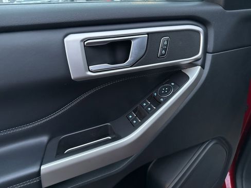 Used 2023 Ford Explorer XLT w/ Equipment Group 202A image 9