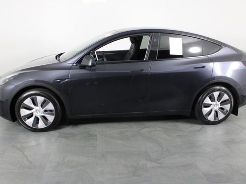 Used 2024 Tesla Model Y Long Range image 11