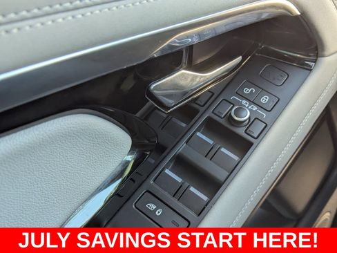 Used 2020 Land Rover Range Rover Evoque First Edition AWD/4WD image 40