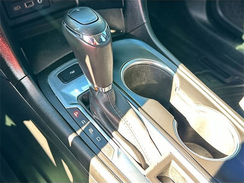 Used 2019 Chevrolet Equinox LT image 16