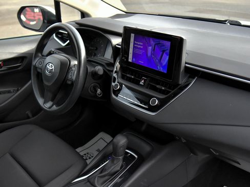 Used 2024 Toyota Corolla LE image 41