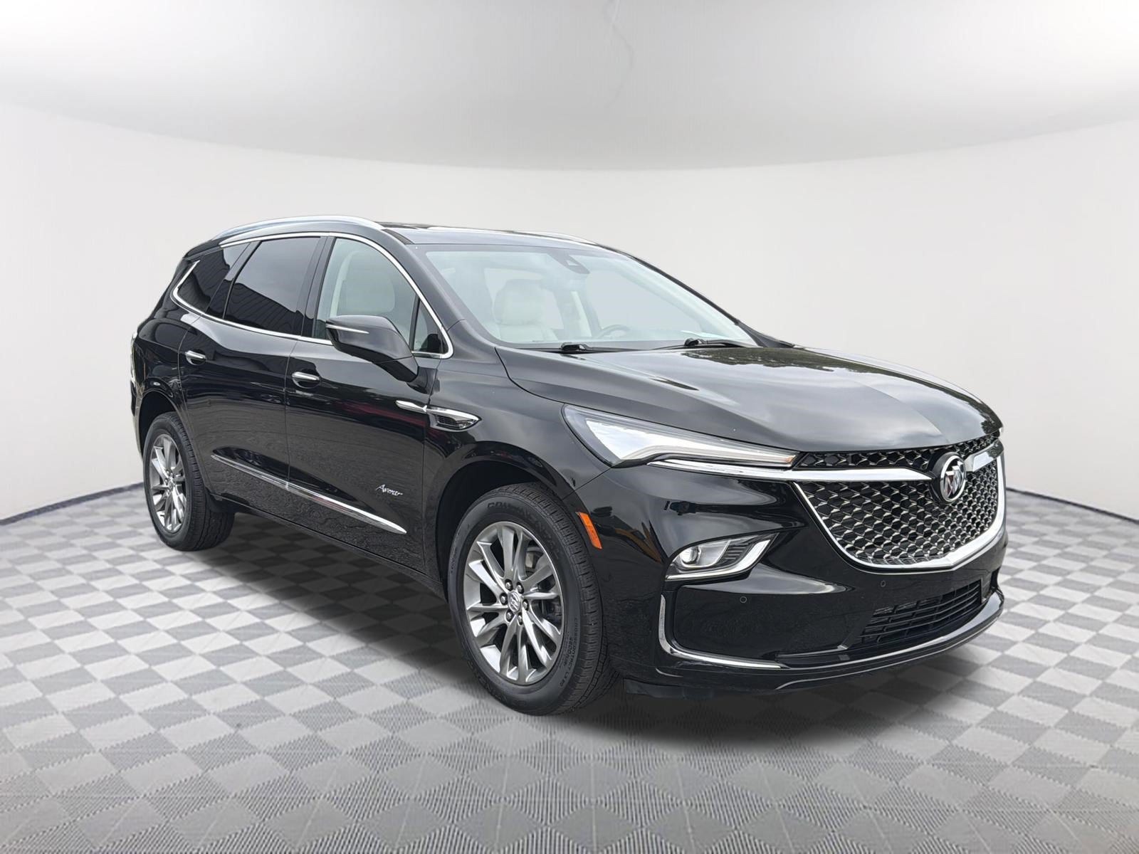 Used 2023 Buick Enclave Avenir FWD image 3