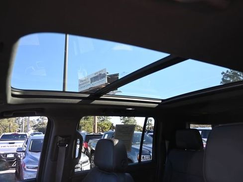 Used 2021 Chevrolet Suburban RST w/ Luxury Package image 21