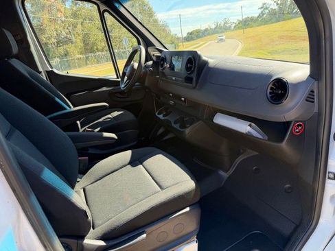 Used 2020 Freightliner Sprinter 2500 image 18
