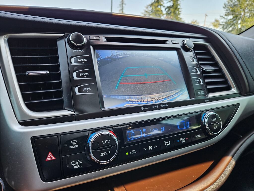 Used 2019 Toyota Highlander XLE AWD/4WD image 31