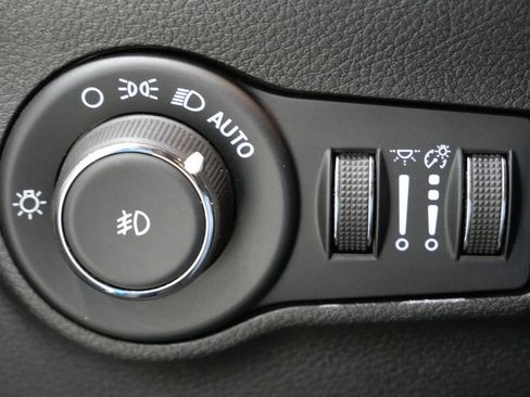 Used 2025 Jeep Compass Limited AWD/4WD image 13