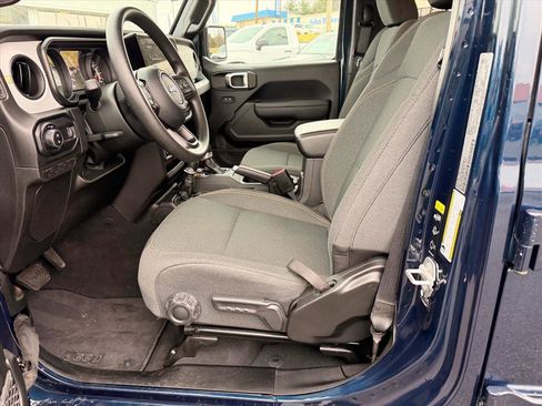 Used 2025 Jeep Gladiator Sport image 11