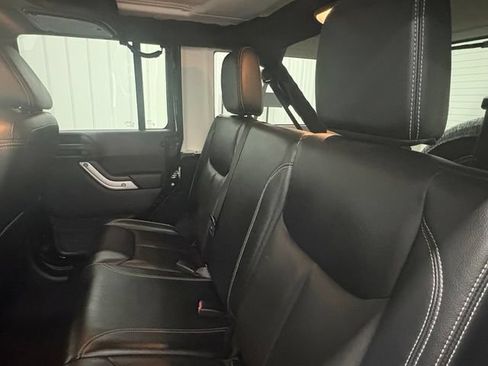 Used 2015 Jeep Wrangler Unlimited Sahara w/ Dual Top Group AWD/4WD image 8