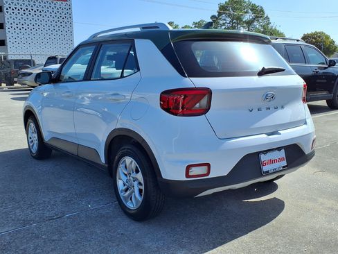 Used 2020 Hyundai Venue SEL FWD image 3